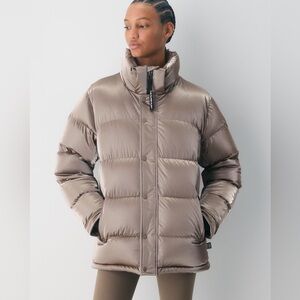 Aritzia The Super Puff Liquid Shine